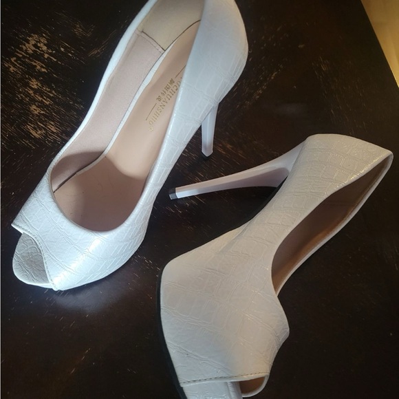 Shoes for sale - Picture 7 of 7